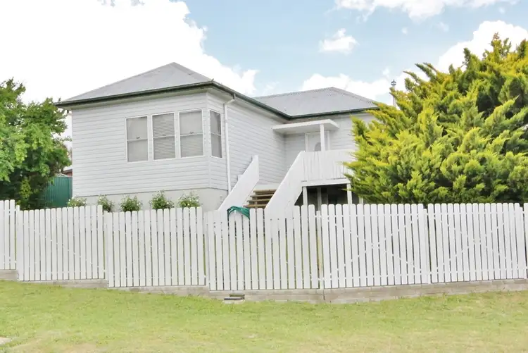 12 Henderson Street, West Bathurst NSW 2795