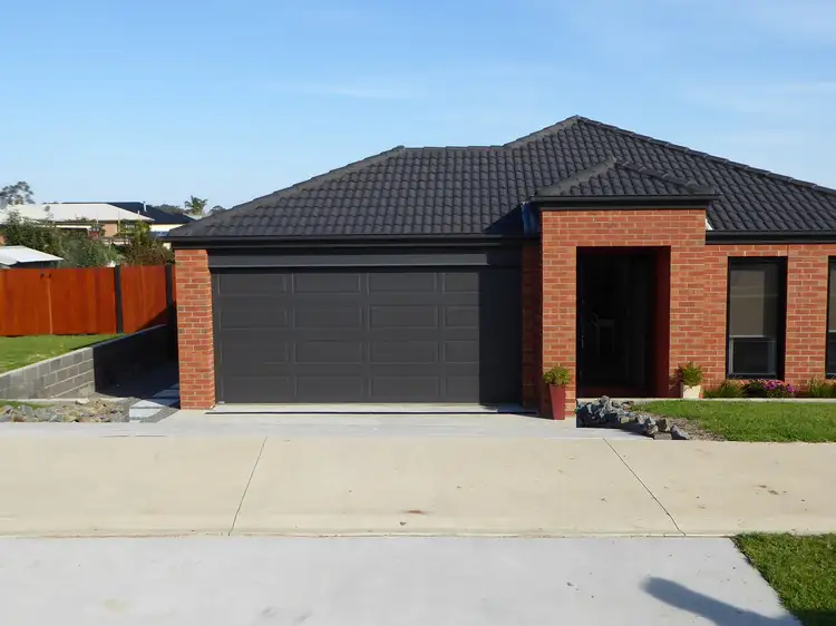 3 Lawson Drive, Lakes Entrance VIC 3909