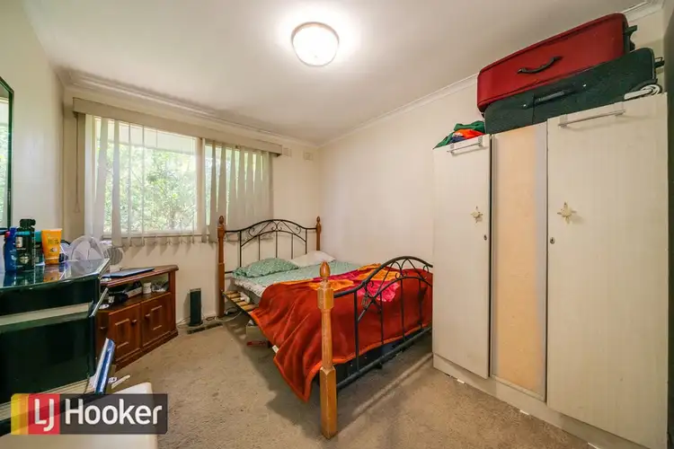 Seventh view of Homely house listing, 10 CARLYON CRT, Springvale VIC 3171