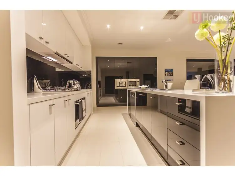 Sixth view of Homely house listing, 15 Cavalier Dr, Craigieburn VIC 3064