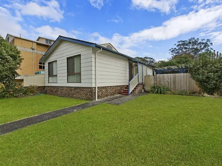 Main view of Homely house listing, 1 Pindarri Ave, Berkeley Vale NSW 2261