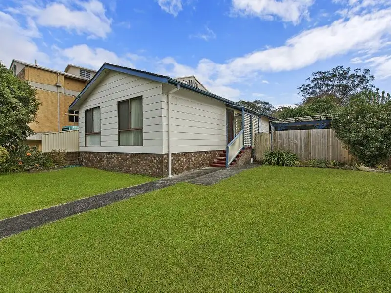 Main view of Homely house listing, 1 Pindarri Ave, Berkeley Vale NSW 2261