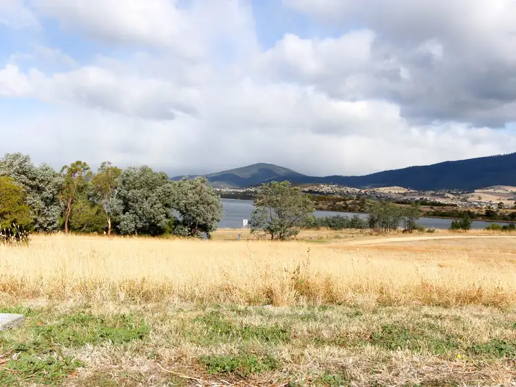 17 Fisher Drive, Herdsmans Cove TAS 7030