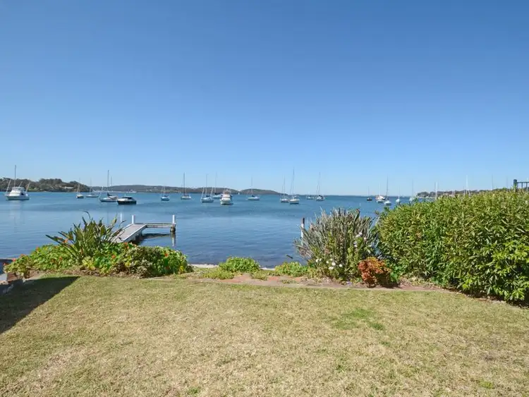 8 Moore Street, Toronto NSW 2283