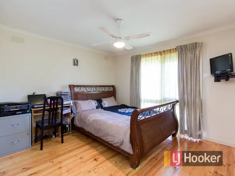 Sixth view of Homely house listing, 25 Crossdale Rise, Endeavour Hills VIC 3802
