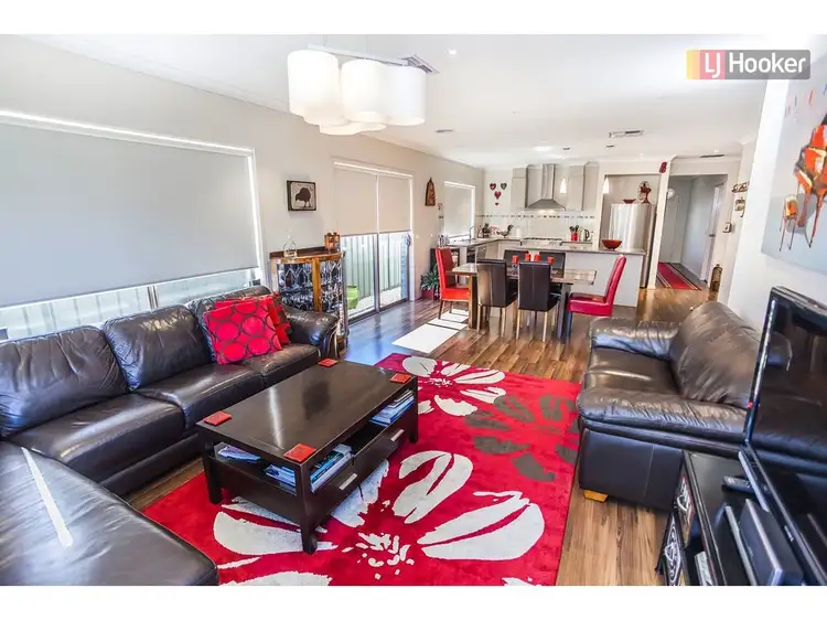 Sixth view of Homely house listing, 10 Moxie Rd, Craigieburn VIC 3064