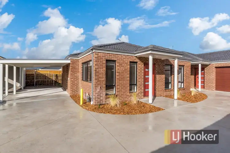 2/27 Henty Street, Pakenham VIC 3810