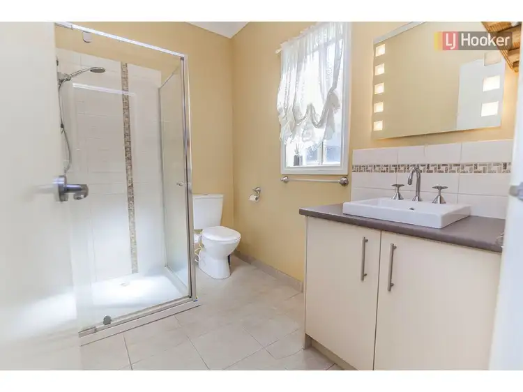 Fourth view of Homely house listing, 5 Cheltenham Close, Craigieburn VIC 3064
