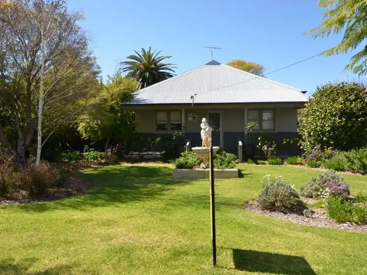 25 Hackett Road, Harvey WA 6220