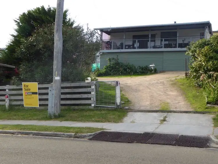 17 Daniel Street, Lakes Entrance VIC 3909