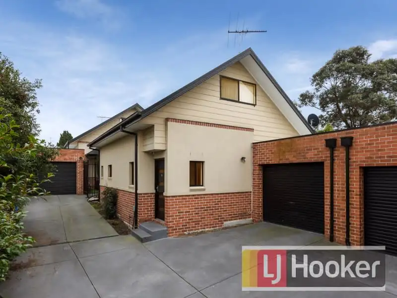 Main view of Homely house listing, 2/11 Laburnum Grove, Doveton VIC 3177