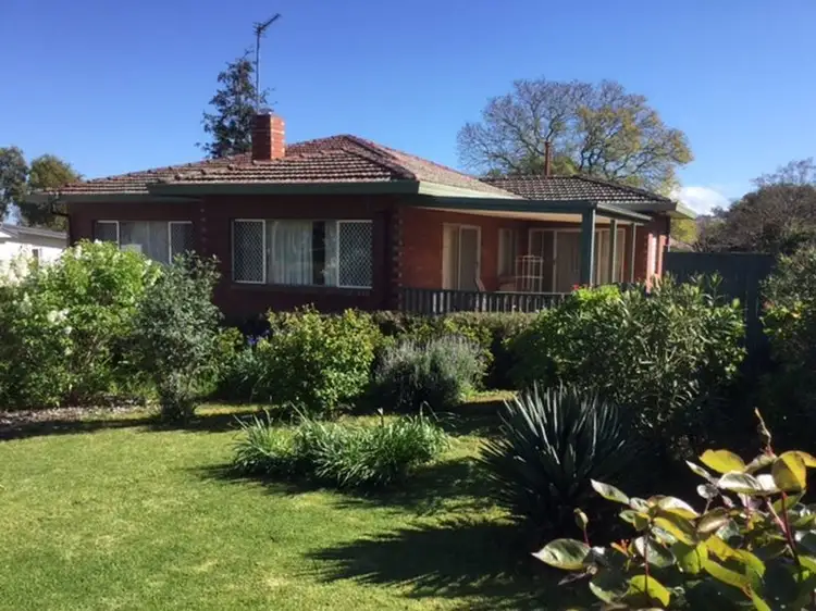 18 Pitt Street, Cowra NSW 2794