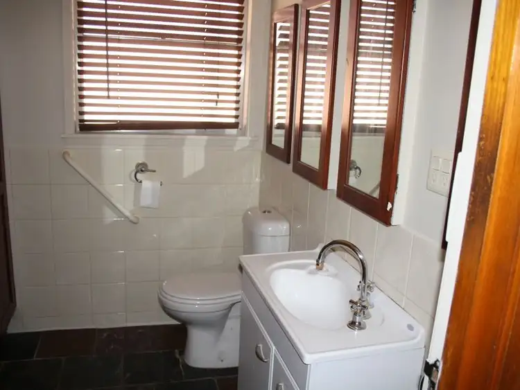 Seventh view of Homely house listing, 4 Vivian Court, Bairnsdale VIC 3875