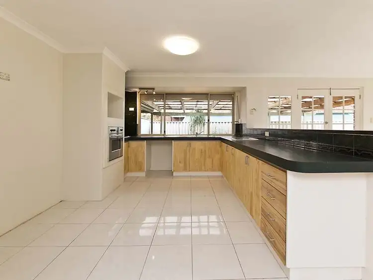 209 Seville Drive, Seville Grove WA 6112