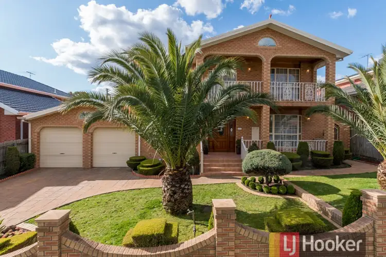 16 Barnsley Drive, Endeavour Hills VIC 3802