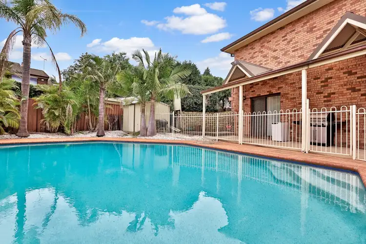 4 Wills Glen, St Clair NSW 2759