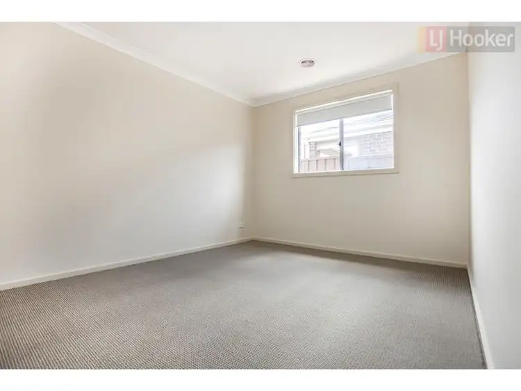Sixth view of Homely house listing, 8 Ravenwoods Way, Craigieburn VIC 3064