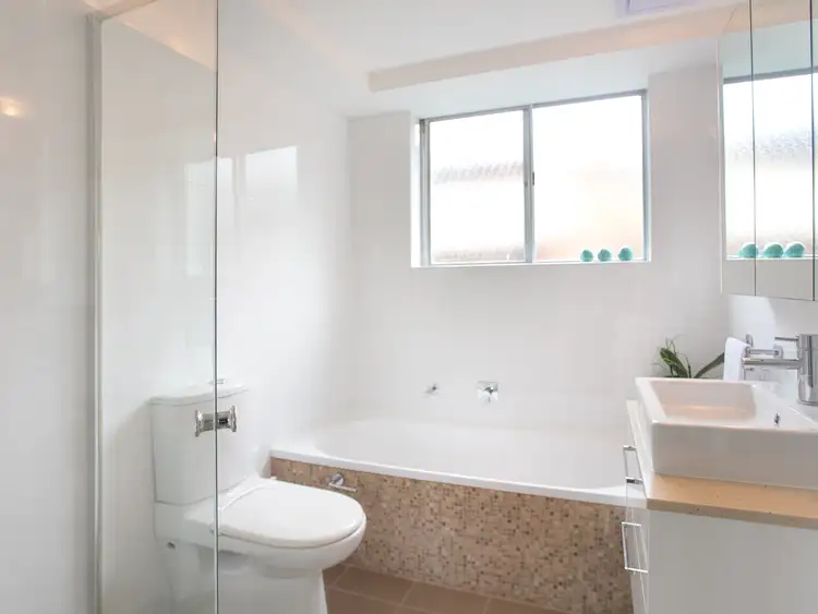 Fourth view of Homely unit listing, 4/2 Avon Road, Dee Why NSW 2099