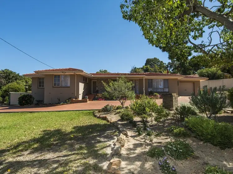 1 Kalbarri Street, Lesmurdie WA 6076