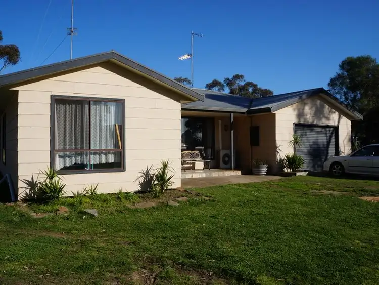 16 Princes Hwy, Stratford VIC 3862