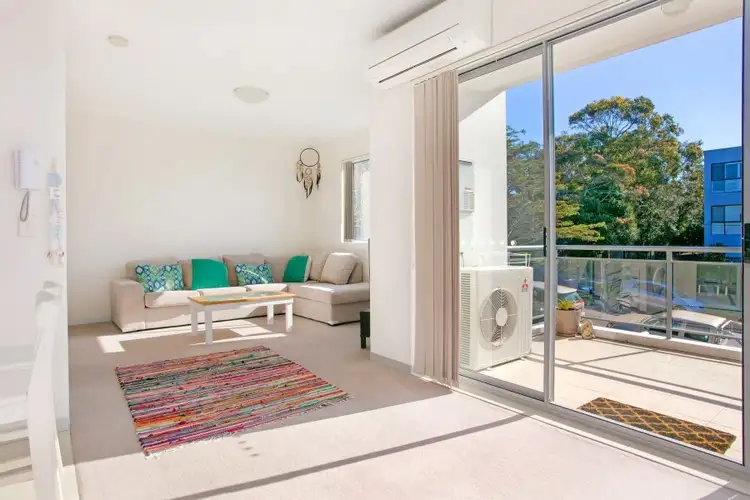 Second view of Homely unit listing, 17/6 The Crescent, Dee Why NSW 2099