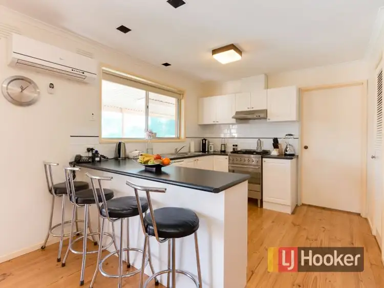 Fifth view of Homely house listing, 2/4 Belsize Court, Endeavour Hills VIC 3802