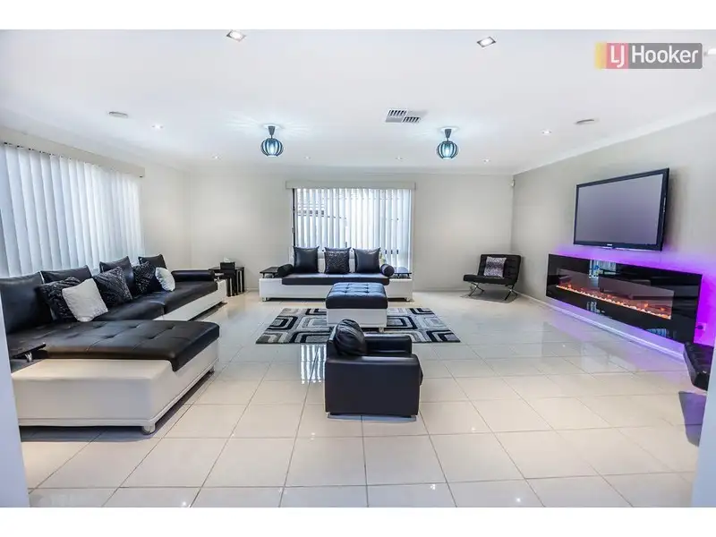 Main view of Homely house listing, 2 Kingdom Crt, Roxburgh Park VIC 3064