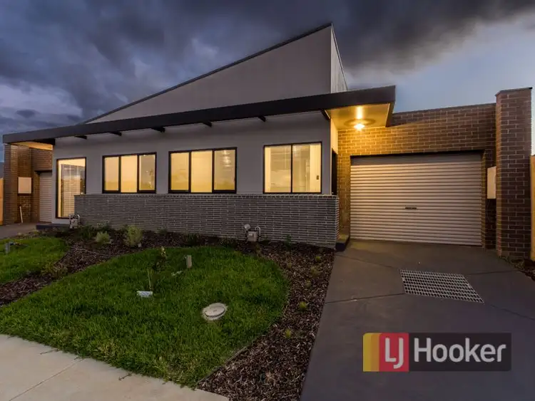 1/4 Shakespeare Court, Drouin VIC 3818