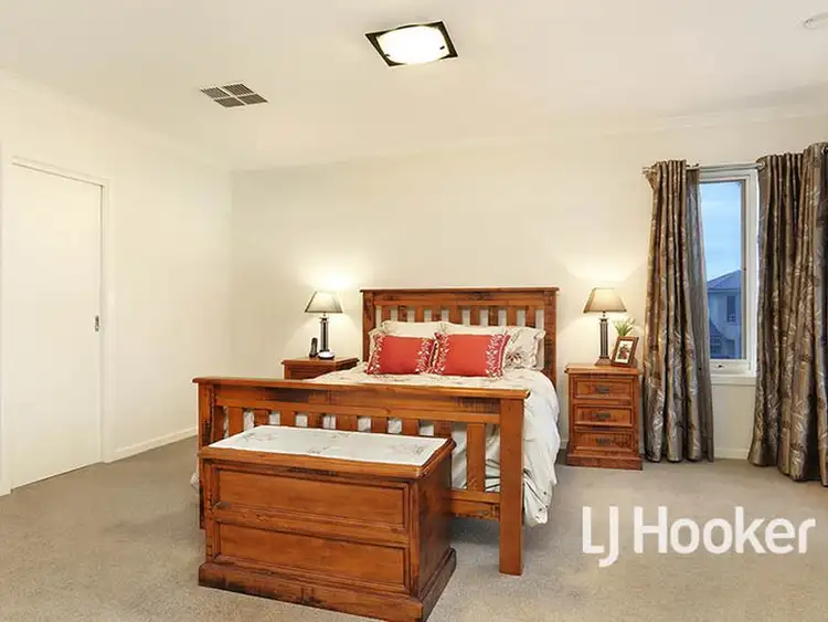 Fifth view of Homely house listing, 4 Sundowner Place, Sanctuary Lakes VIC 3030