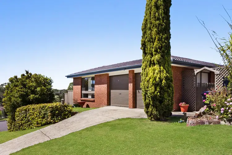 1 Logan Close, Macquarie Hills NSW 2285