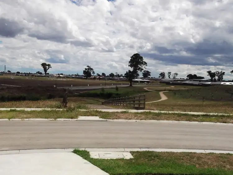 Seventh view of Homely townhouse listing, 19 Phoebes Way, Bairnsdale VIC 3875