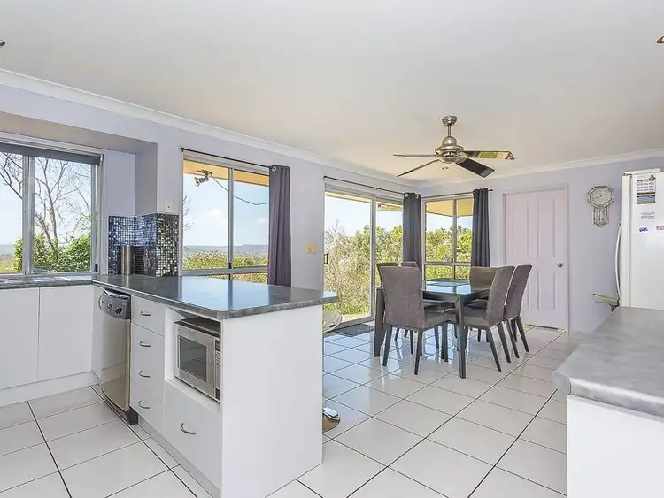 2 Hillside Crescent, Edens Landing QLD 4207