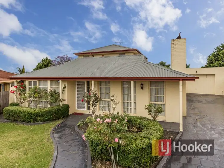 24 Denham Crescent, Cranbourne North VIC 3977