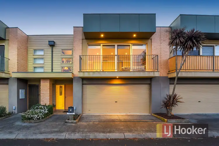 4 Sunline Terrace, Pakenham VIC 3810