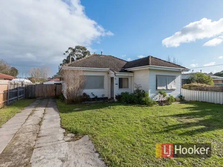 Fifth view of Homely house listing, 19 Damian Court, Cranbourne VIC 3977