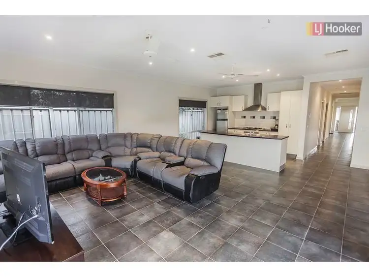 Seventh view of Homely house listing, 5 Pinehurst Rise, Craigieburn VIC 3064