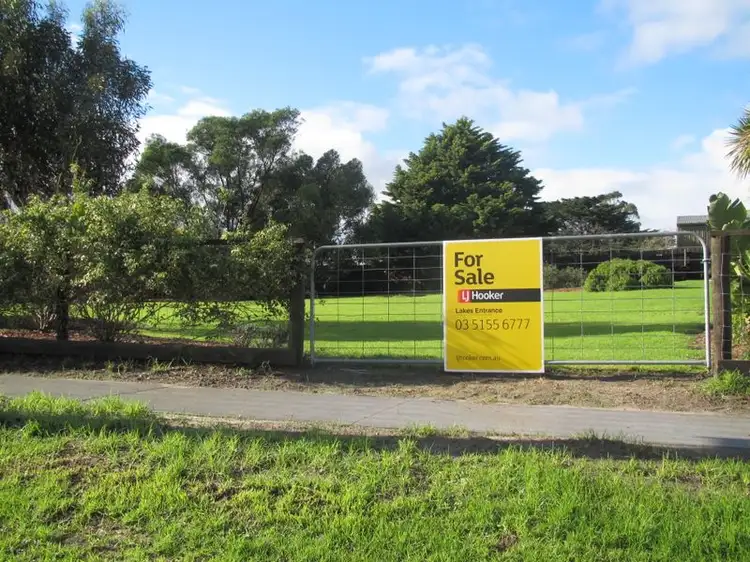 18 Hazel Road, Lakes Entrance VIC 3909