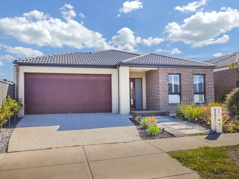 Main view of Homely house listing, 3 Allerton Way, Roxburgh Park VIC 3064