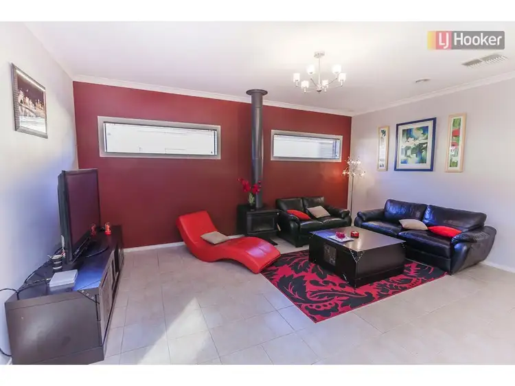 Seventh view of Homely house listing, 5 Cheltenham Close, Craigieburn VIC 3064