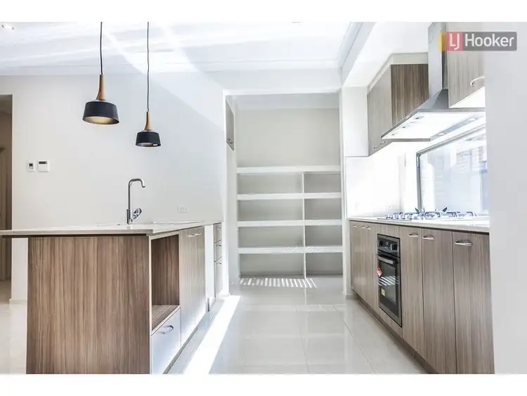 Fifth view of Homely house listing, 10 Scoria Circuit, Craigieburn VIC 3064