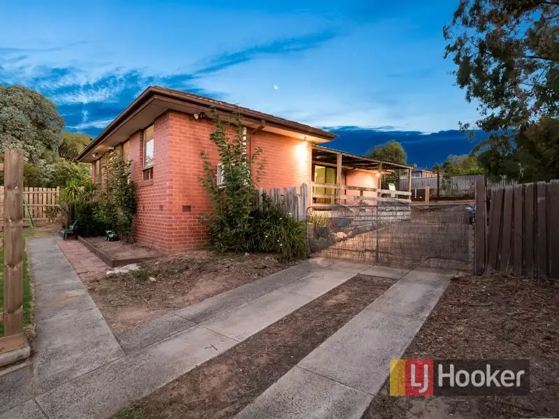 Main view of Homely house listing, 17 Heatherdew Close, Endeavour Hills VIC 3802