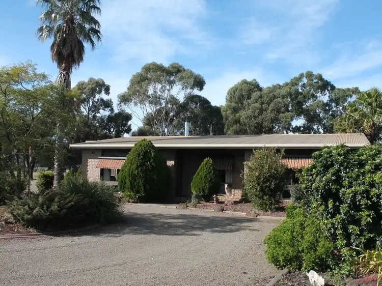 106 Hazeldene Crescent, Nicholson VIC 3882