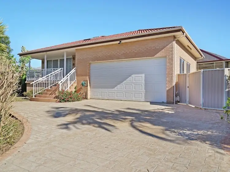 15 Salamaua Place, Glenfield NSW 2167