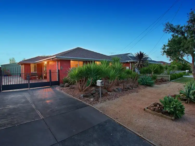 33 Oakdene Grove, Altona Meadows VIC 3028