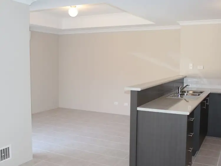 Sixth view of Homely unit listing, 4/2 Positano Crescent, Yangebup WA 6164