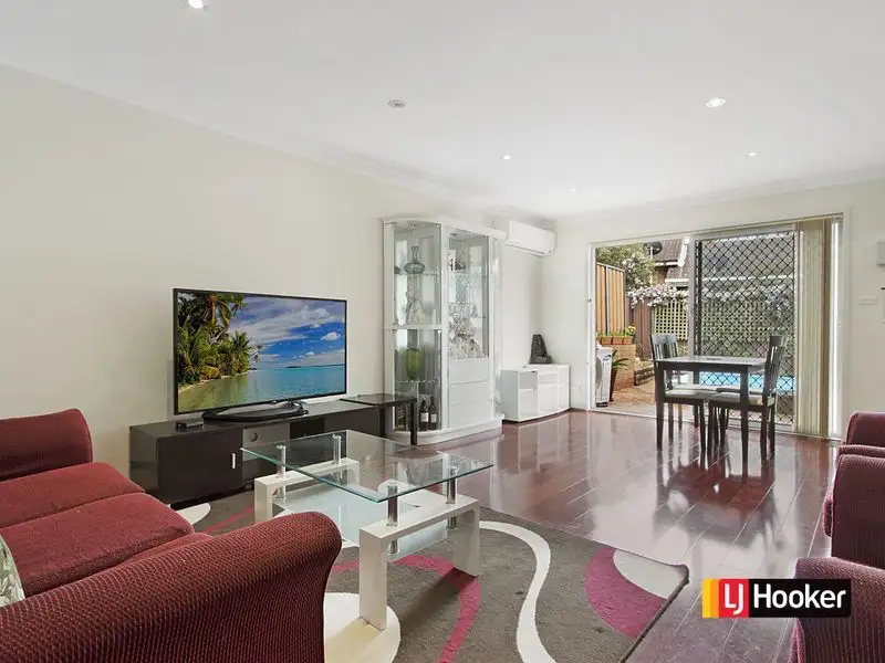 Main view of Homely villa listing, 18/1 Myrtle Street, Prospect NSW 2148