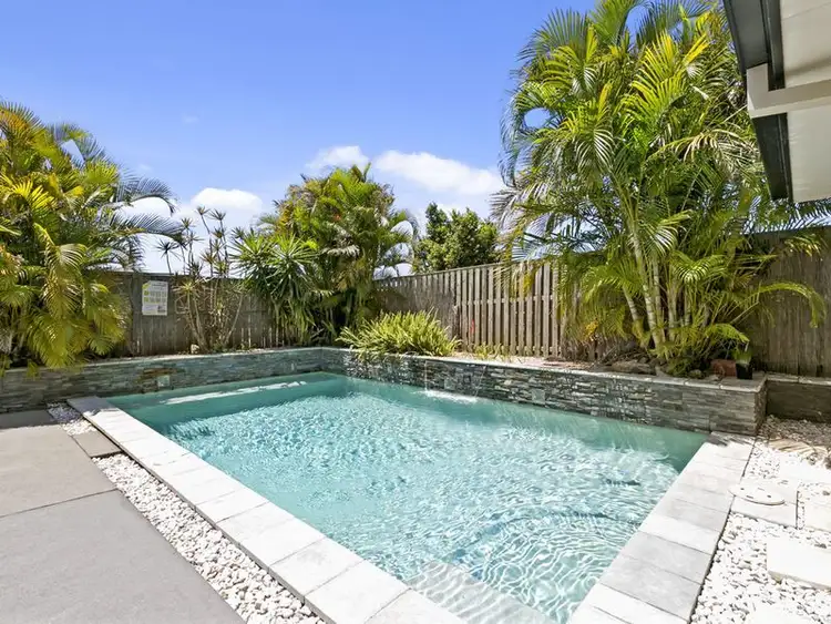 2 Burr Court, Pacific Pines QLD 4211