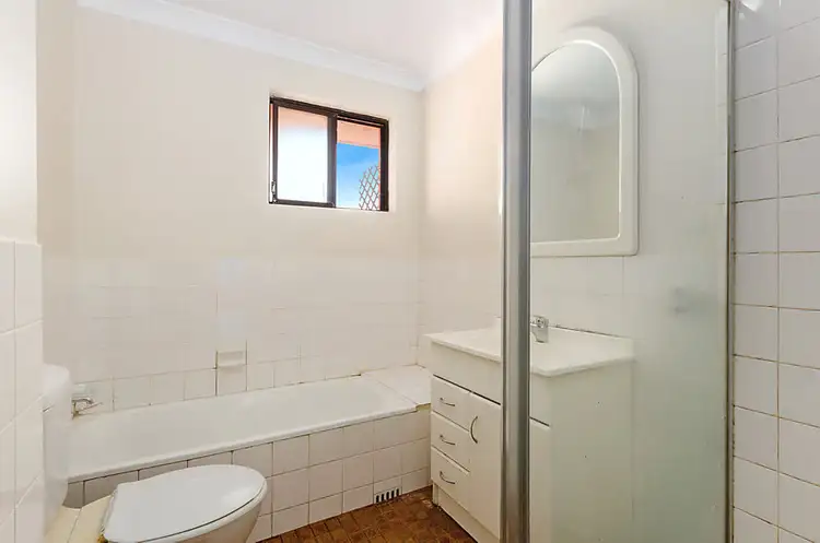 Fourth view of Homely apartment listing, 2/30 Park Avenue, Westmead NSW 2145