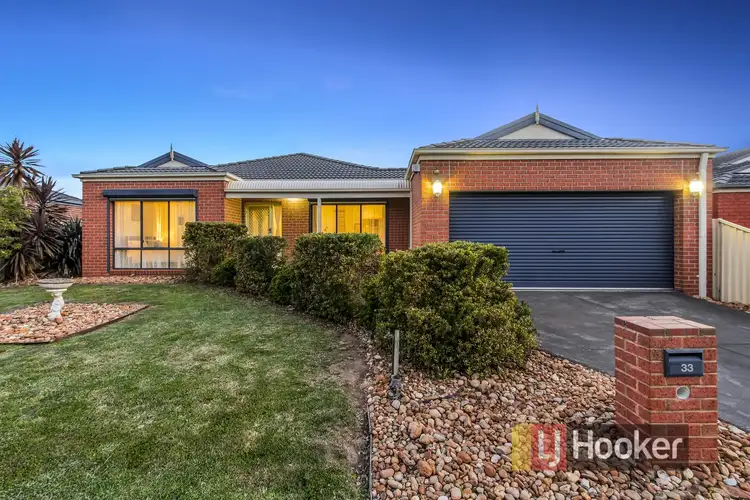 33 Bluehills Boulevard, Pakenham VIC 3810