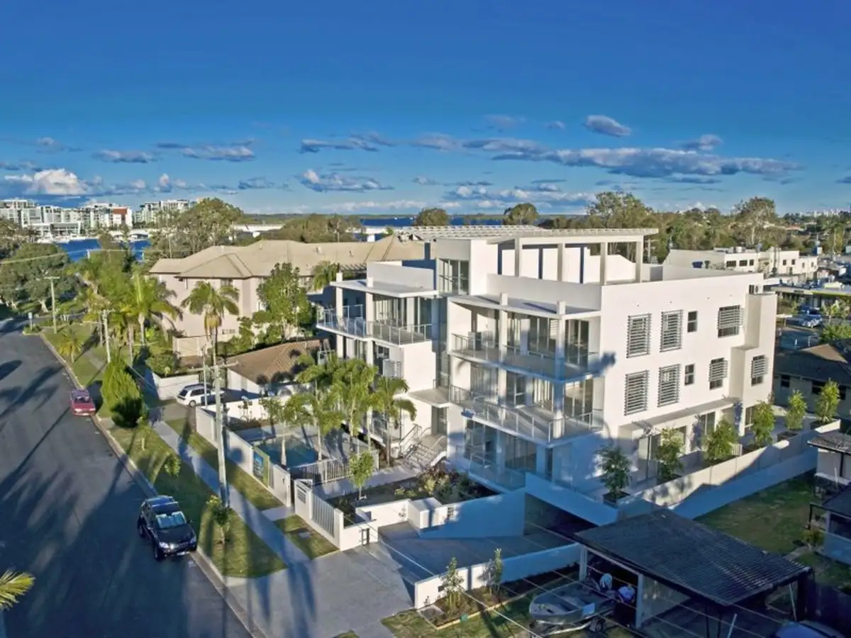 Main view of Homely house listing, 2/2/8-10 Victor Avenue, Paradise Point QLD 4216